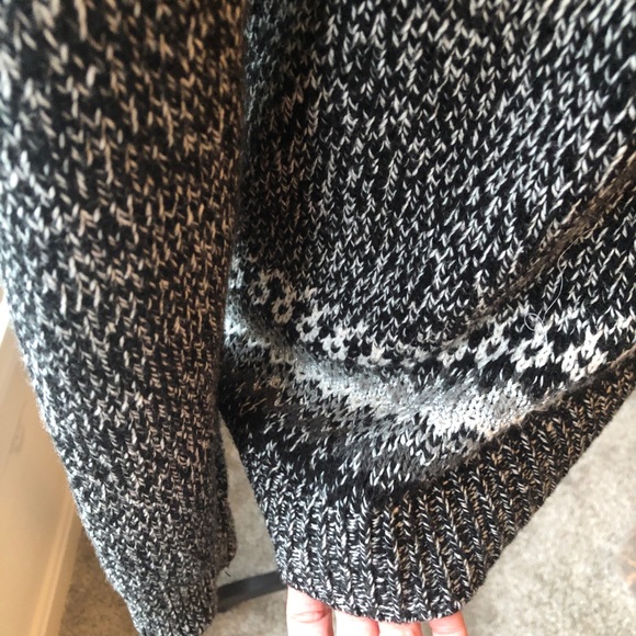 Old Navy fair isle sweater (S) - Picture 4 of 6